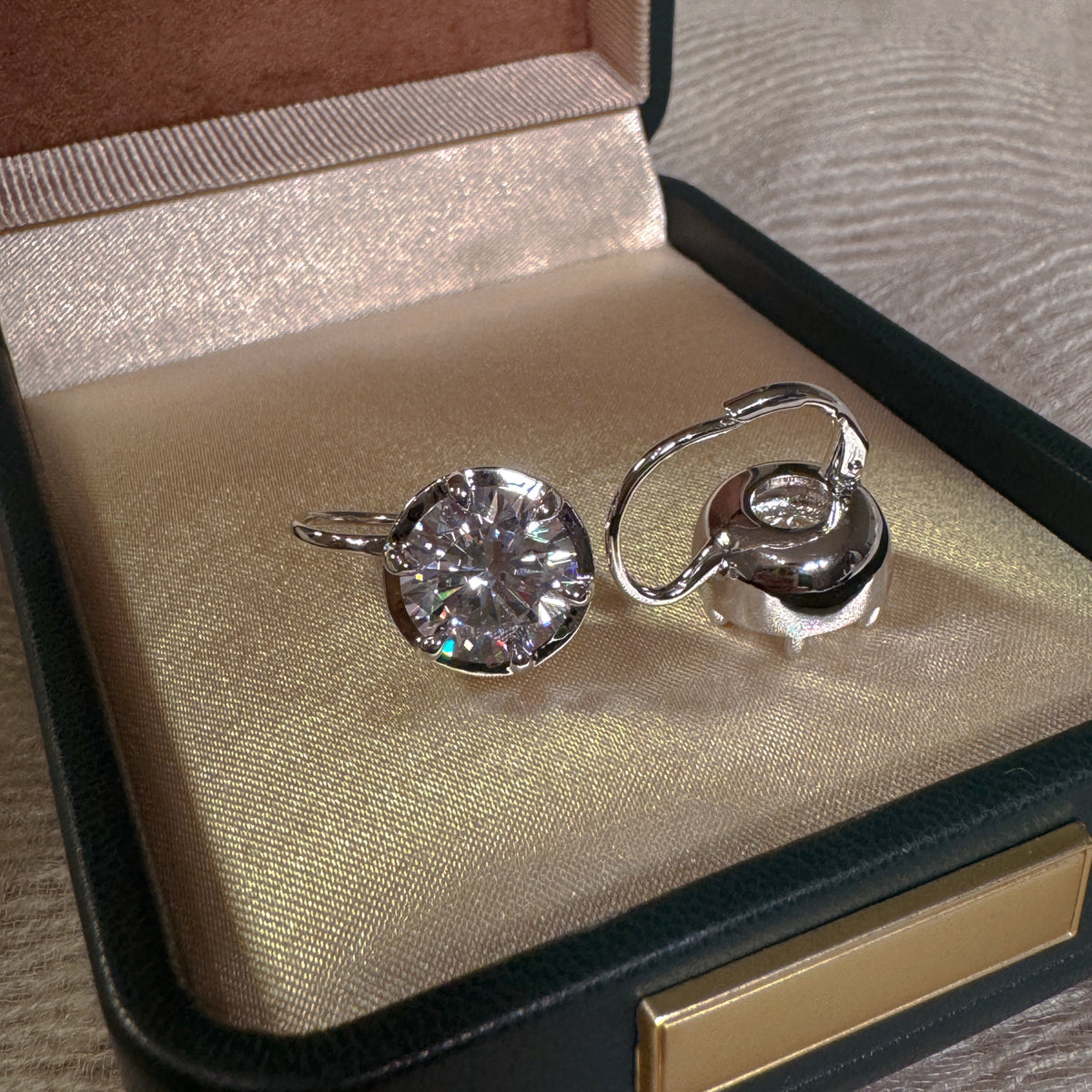 Boucles d'oreilles Moissanite Rayonnante