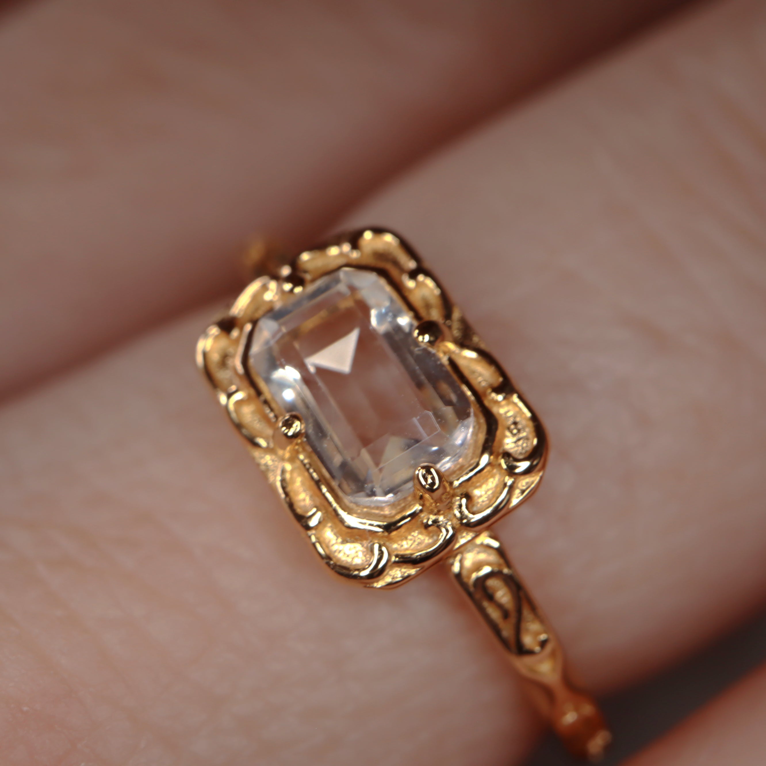 Golden Clarity – Adjustable Crystal Ring